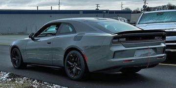 Предсерийный Dodge Charger: без камуфляжа и с ДВС