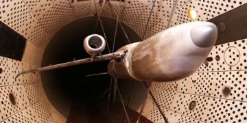 В ЦАГИ завершился цикл аэродинамических испытаний самолета SJ-100 с российскими двигателями