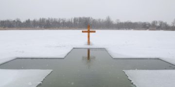 В Донецке прошел чин великого освящения воды