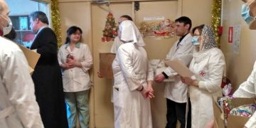 Волонтеры вручат подарки к Рождеству раненым в госпиталях