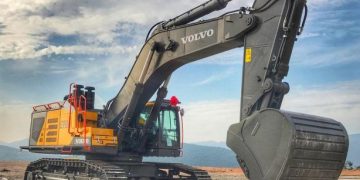 Гусеничные экскаваторы: разнообразие моделей, специфика применения и области применения