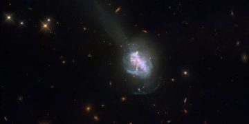 «Хаббл» наблюдает ESO 185-IG013