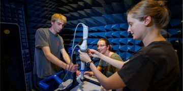 Космическая хирургия: врачи на Земле дистанционно провели операцию с помощью робота на МКС