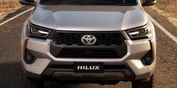 Пикап Toyota Hilux: рестайлинг и гибрид