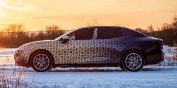 Появились первые изображения седана Lynk & Co 07