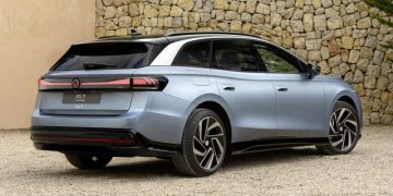 Универсал Volkswagen ID.7 Tourer составил компанию Пассату