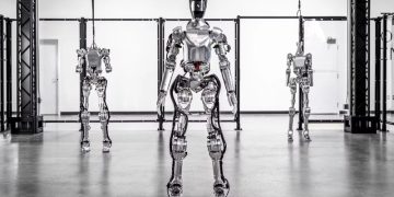 BMW и Mercedes начинают использовать андроидов на производстве