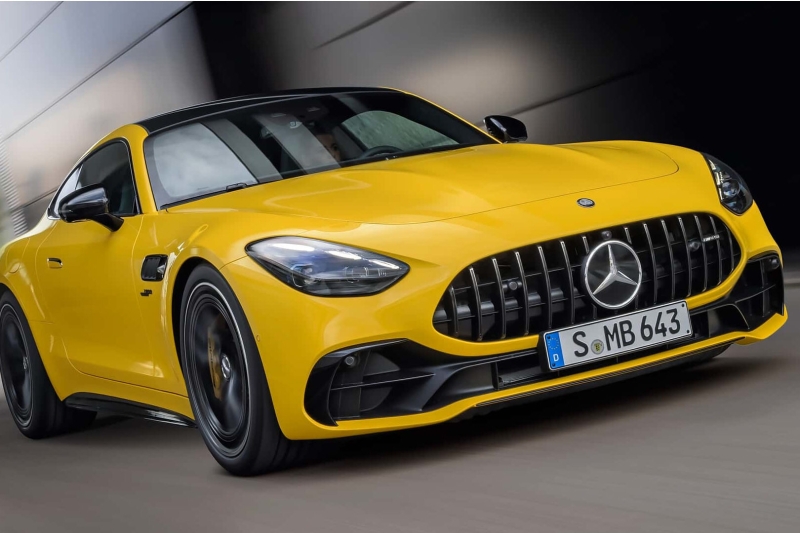 Суперкар Mercedes-AMG GT стал теперь с 4-цилиндровым мотором 