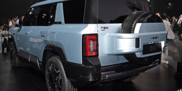 BYD показал два внедорожника и спорткар FangChengBao