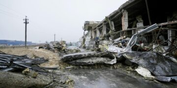 Число волонтеров РПЦ, ремонтирующих дома в Мариуполе, за год увеличилось