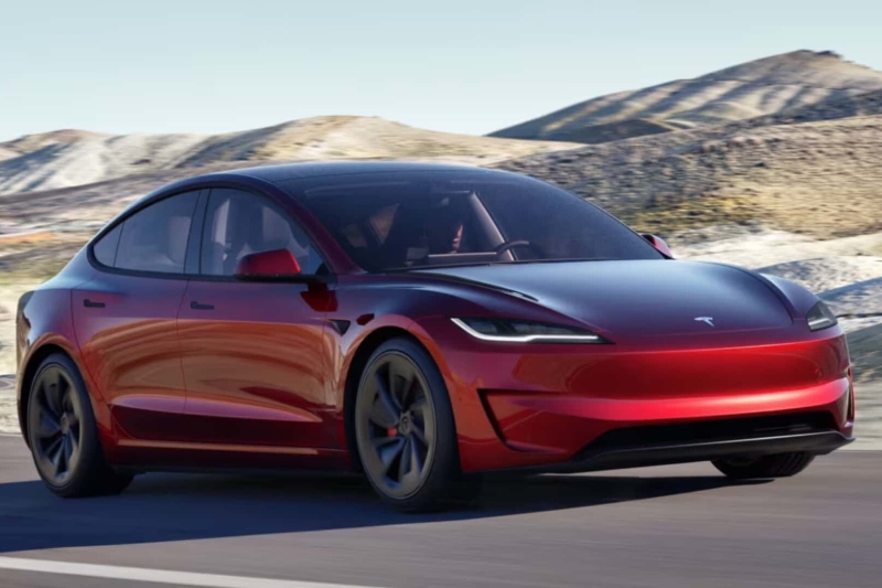 Гамму обновленной Tesla Model 3 пополнили спортвариантом