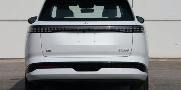 Компания Dongfeng готовит электрический кроссовер eπ 008