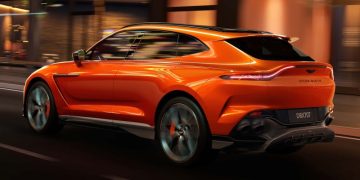 Кроссовер Aston Martin DBX707: новый салон без младших версий