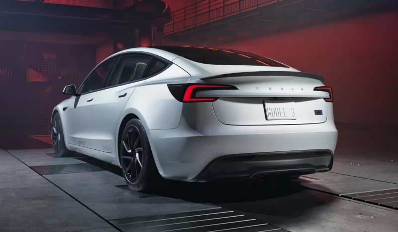 Представлена обновленная Tesla Model 3 Performance