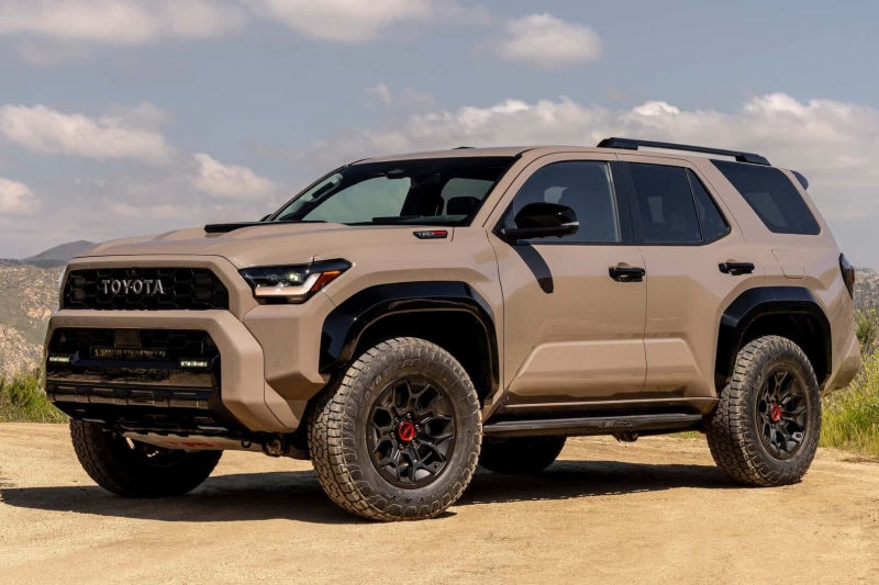 У новой Toyota 4Runner брутальный стиль с ретромотивами