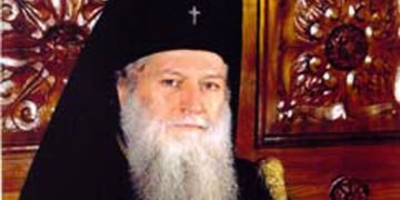 В Болгарии вандалы сломали крест на могиле патриарха Неофита