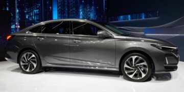 Показаны три модели под маркой Volga