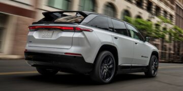 Представлен кроссовер Jeep Wagoneer S