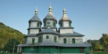 Раскольники ПЦУ захватили храм в Черновицкой области и избили верующих