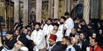 В храме Гроба Господня началась литания Благодатного огня