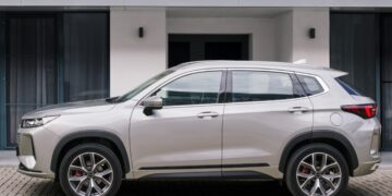 В России начались продажи обновленных кроссоверов Exeed LX