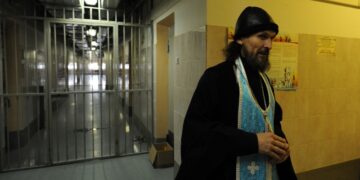В РПЦ поддержали идею ввести священников в штат исправительных учреждений
