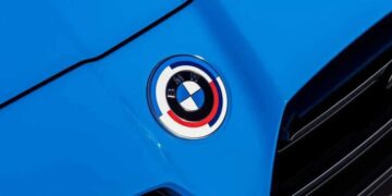 Дайджест дня: кроссовер McLaren, подорожавшая парковка и другие события индустрии