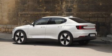 Лифтбек Polestar 2 стал еще немного дальнобойнее