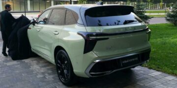 На российский рынок выходит кроссовер Hongqi HS3