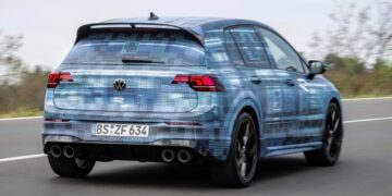 Обновленный Volkswagen Golf R станет мощнее