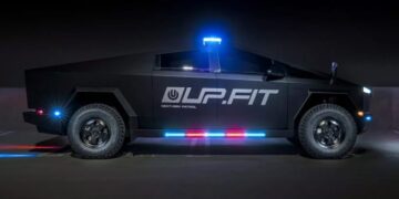 Пикап Tesla Cybertruck собрался на службу в полицию