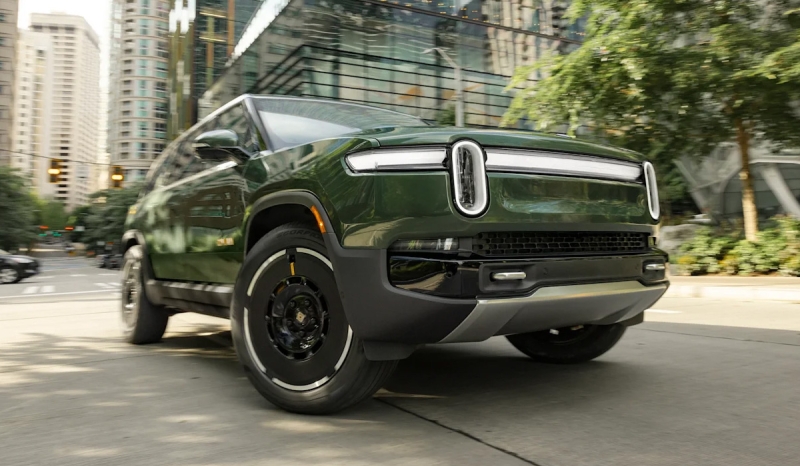 Представлены обновленные электромобили Rivian R1S и R1T