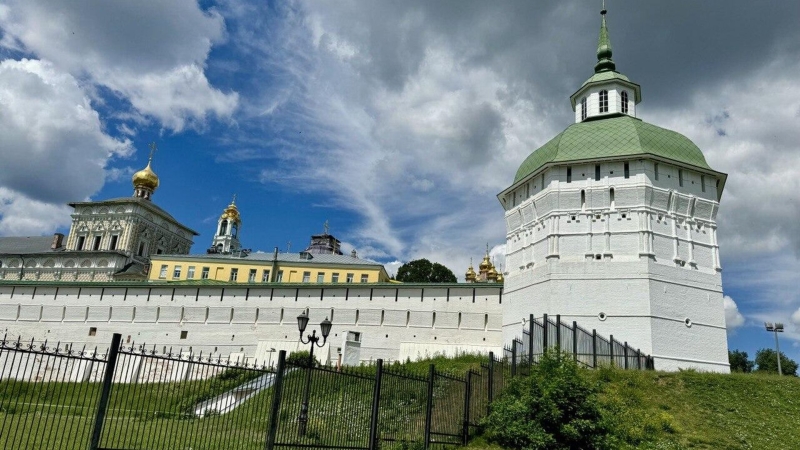 У входа в Троице-Сергиеву лавру усилили меры безопасности