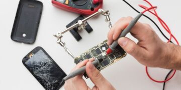 Особенности ремонта мобильных устройств от известного производителя
