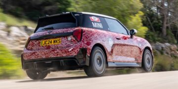 Хот-хэтч Mini John Cooper Works E: теперь и на батарейках