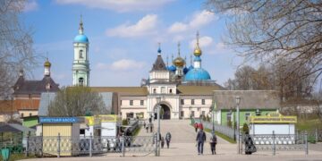 Международный студенческий лагерь открывается в Оптиной пустыни