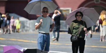 Монах-реаниматолог дал советы, как справиться с жарой