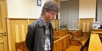 Певец Шарлот попросил прощения у патриарха Кирилла и всех верующих