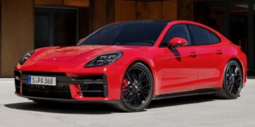 Porsche начал продавать самый быстрый представительский автомобиль в мире