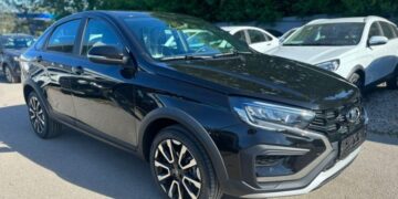 Продажи Lada в России с начала года выросли в полтора раза