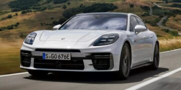 Семейство Porsche Panamera: две новые версии с мотором V8