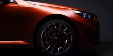 Уникальный суперседан BMW M5 пустят с молотка в Калифорнии