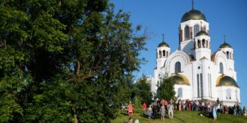 В Екатеринбурге прошел Царский крестный ход