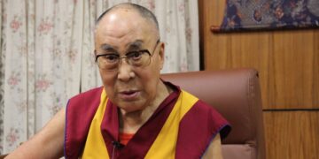 Врачи Далай-ламы рассказали о его состоянии после операции