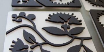 Профессиональная резка пластика на заказ: особенности и преимущества