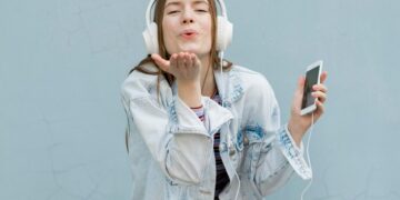 Прослушивание музыки онлайн: все треки в одном месте