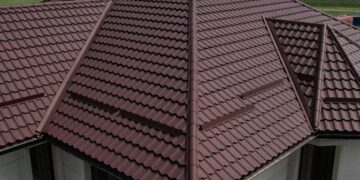 Композитная черепица: особенности, преимущества и применение в строительстве