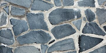 Камень для мощения: виды, характеристики и применение в ландшафтном дизайне