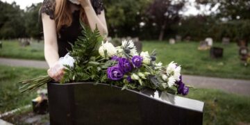 Ритуальные венки: символы памяти и уважения в траурной церемонии