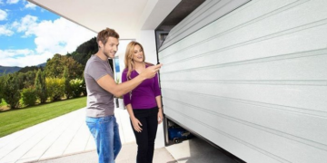 Гаражные секционные ворота с приводом: варианты выбора